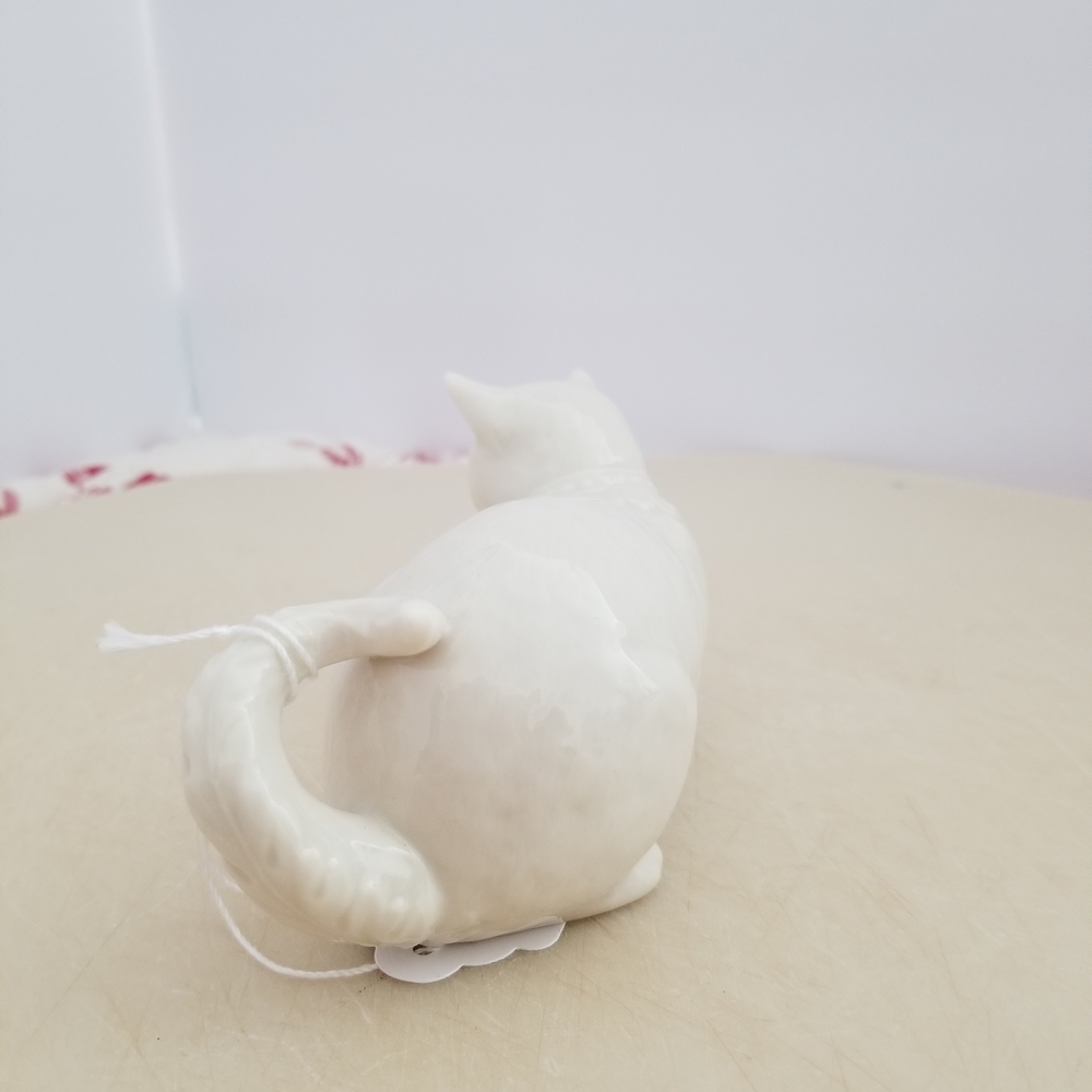 Elegant Lenox White Ceramic Cat Figurine with Ball, 1991 "Jewels of Light - Picture 3 of 4